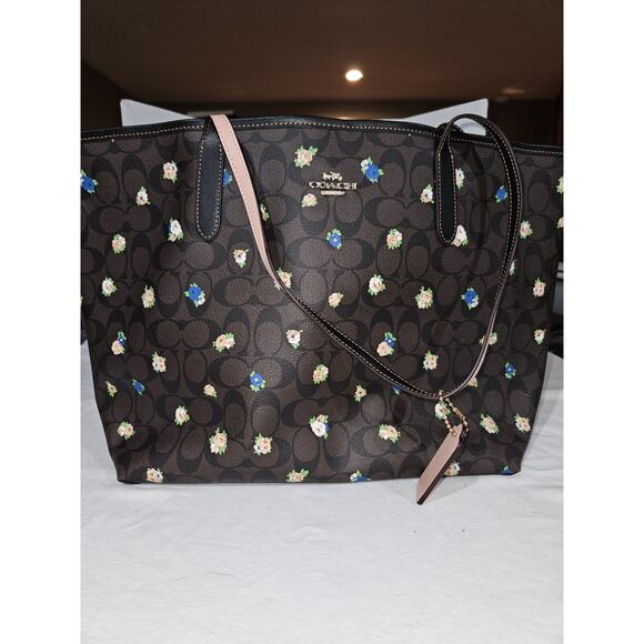 NWOT Coach City Tote In Signature Canvas With Vintage Mini Rose Print - Picture 1 of 5
